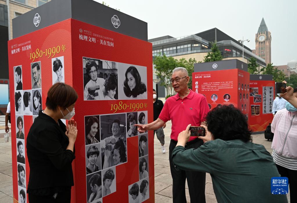 年代別人気のヘアスタイルは？北京の老舗理髪店「四聯美髪」が写真展