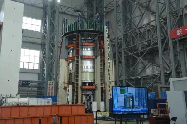 次世代有人ロケットの貯蔵タンクのマルチマシン並列静動共同試験が行われている様子。画像提供は中国航天科技集団第一研究院