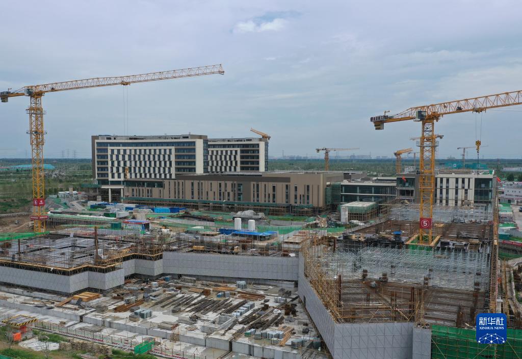 河北省雄安新区宣武病院プロジェクト建設現場(7月29日、ドローンによる撮影・朱旭東）。