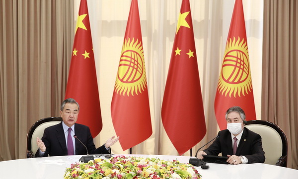 王毅部長「中国とキルギスは運命共同体の共同構築で合意」