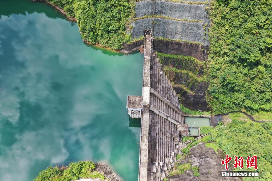 美しい南岑ダムを上空から俯瞰　貴州省剣河