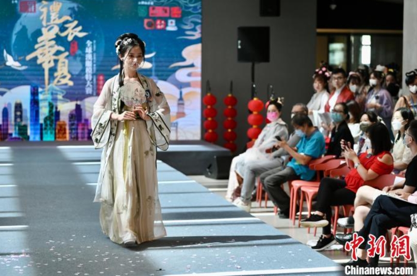 煌びやかな漢服姿を競う！世界漢服モデルコンテスト香港地区大会