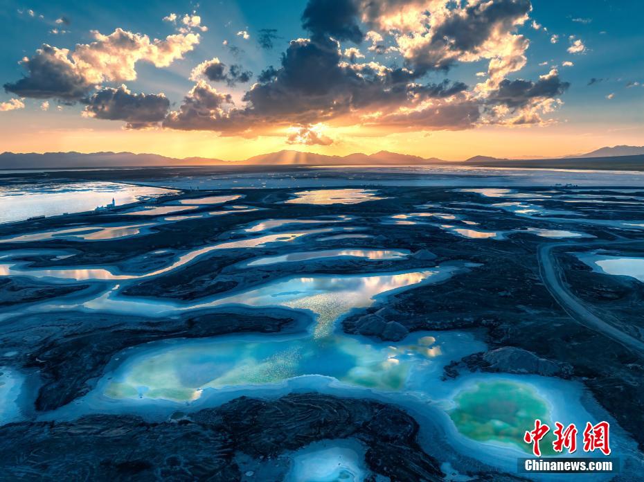 翡翠色の湖と星空が輝く中国の「宝石箱」　青海省