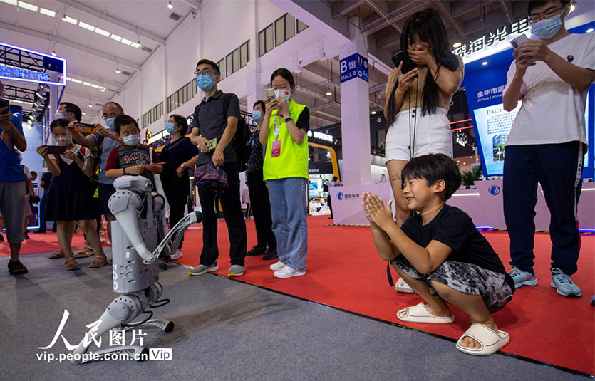 世界ロボット大会2022が開幕　500種超のロボットが出展