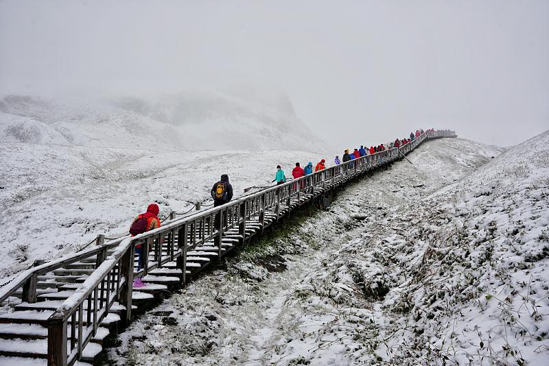 長白山で今年の初雪を観測　吉林省