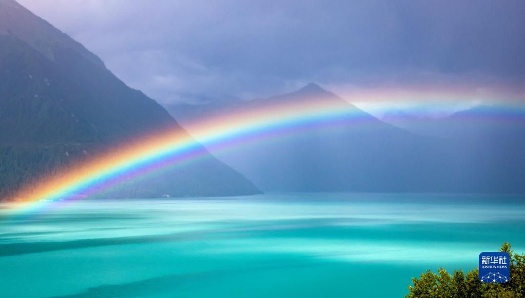 8月29日、巴松湖で撮影された虹（撮影・姜帆）