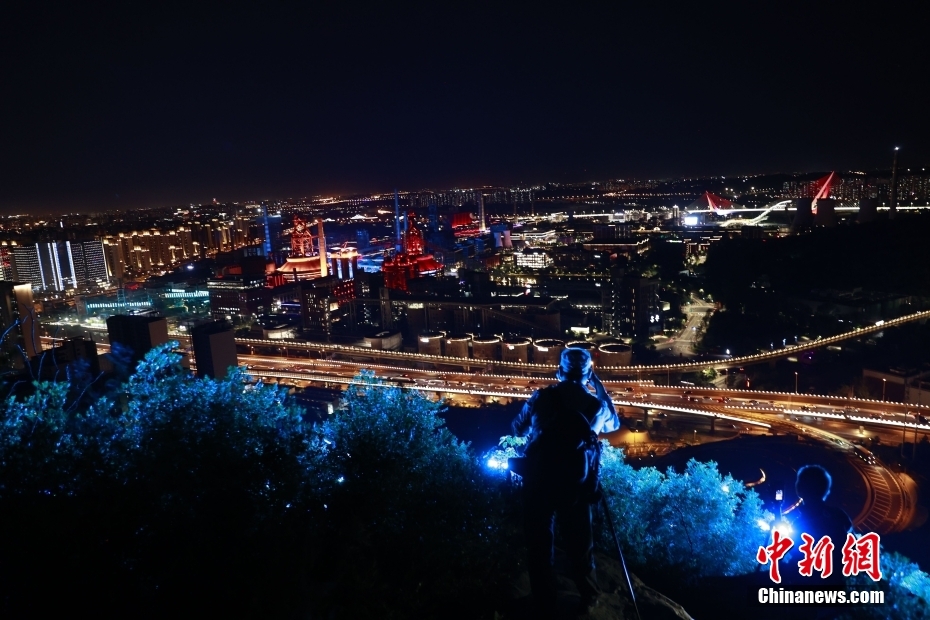 北京オリンピックタワーがCIFTISをテーマにライトアップ