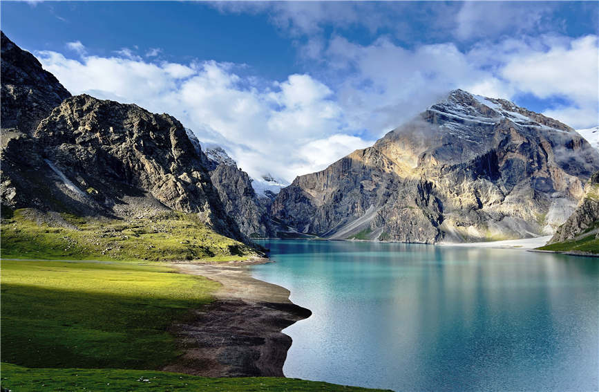 烏孫古道に輝く「高原の翡翠」天堂湖　新疆