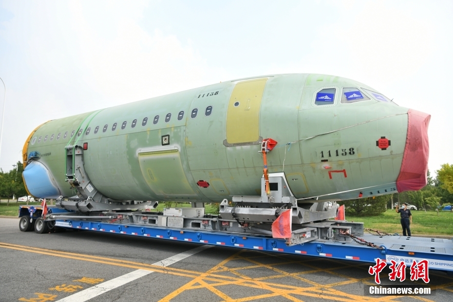 エアバス総組立ラインに到着した第1期・2点のエアバスA321大型パーツ（9月13日撮影・佟郁）。