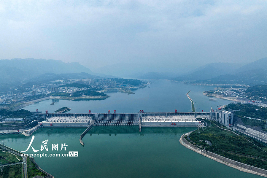 上空から撮影した三峡ダム（撮影・王罡/写真著作権は人民図片が所有のため転載禁止 ）。