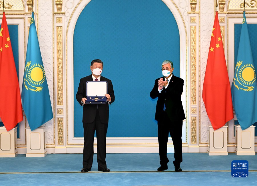 習近平国家主席がカザフスタンで「金鷹勲章」を受章