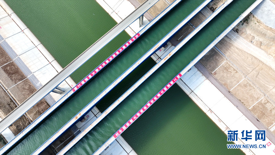川の上を走るのもまた川！ドローンで俯瞰した「水上立体交差」水路橋　安徽省合肥