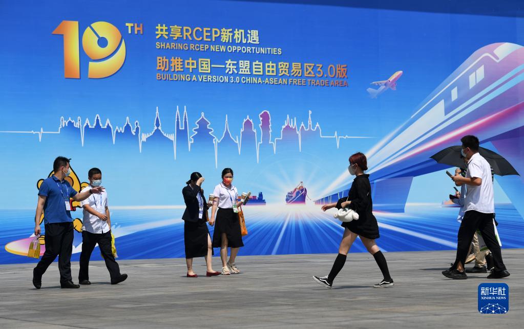 一般公開日迎えた中国・ASEAN博覧会　広西