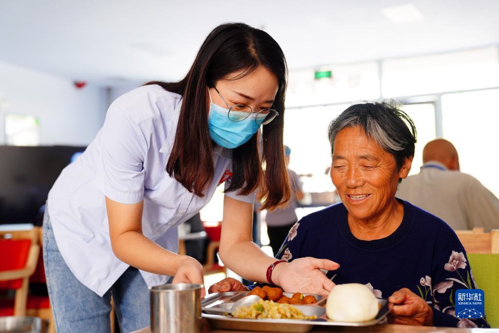 高齢者を敬い「幸せな食事」を作る「孝善食堂」　山東省恵民