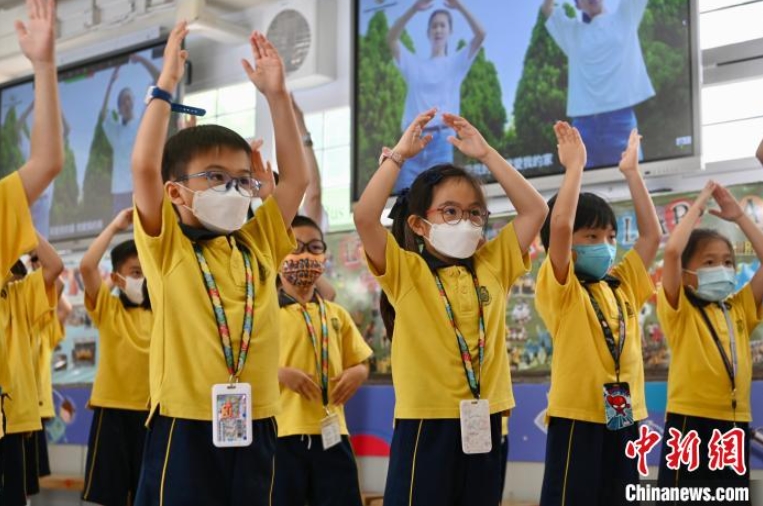 国家への思い込め「手話ソング」で国慶節を歓迎　香港特区