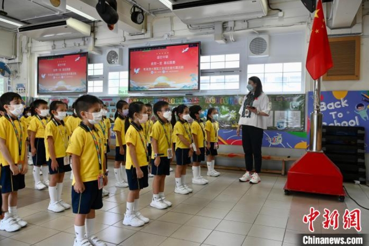 国家への思い込め「手話ソング」で国慶節を歓迎　香港特区