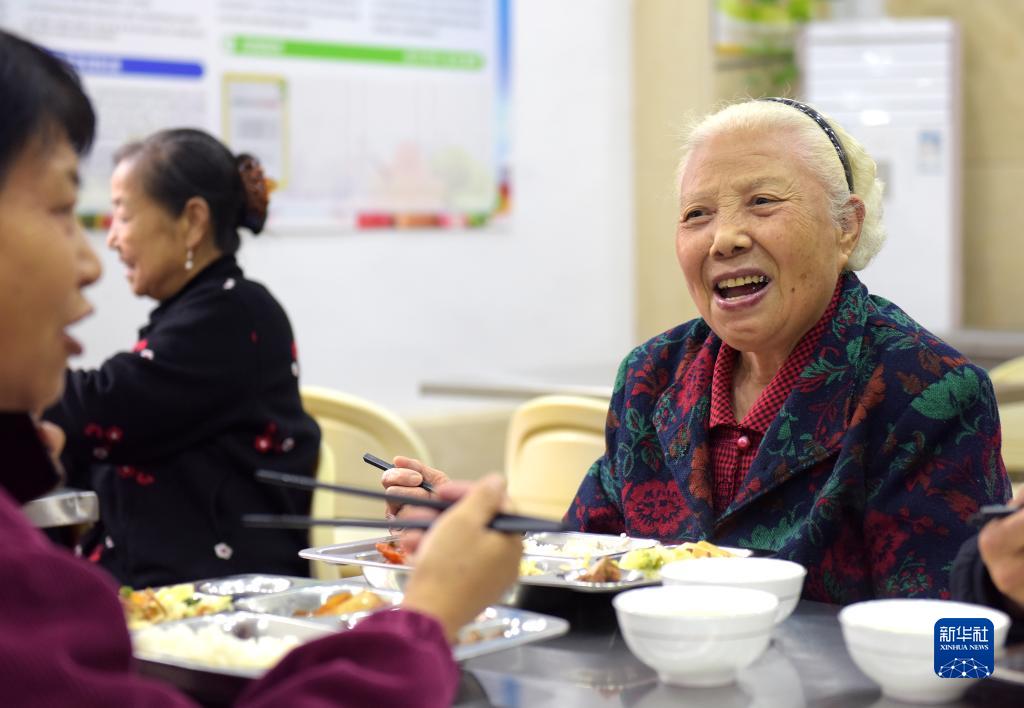 宿泊施設のレストランがコミュニティの高齢者支援食堂に　安徽省