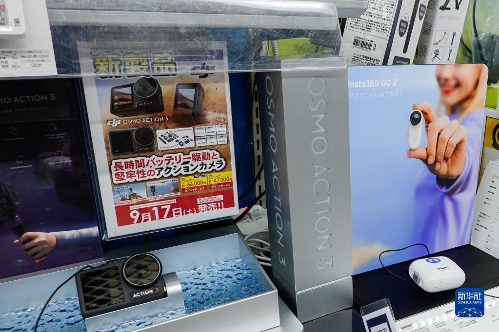 東京の家電量販店で売られている中国メーカーのアクションカメラ（10月1日撮影・張笑宇）。