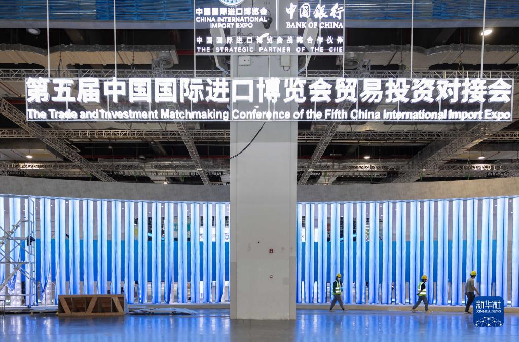 ブースの設営作業が順調に進む第5回中国国際輸入博覧会　上海市