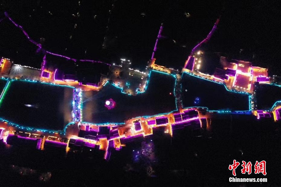 伝統建築を現代照明が照らし出す魅惑的な夜景　江西省楽安・流坑村