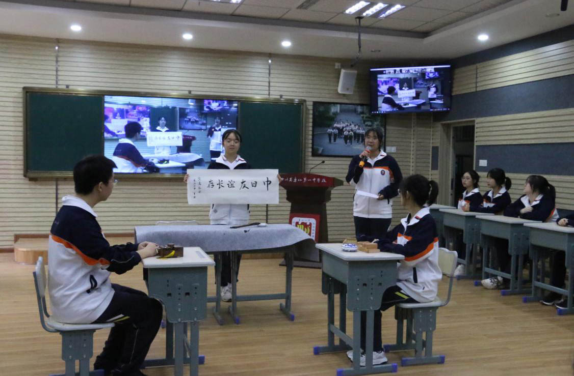 四川省の楽山第一中学校と山梨県の青洲高等学校がオンライン交流会を開催
