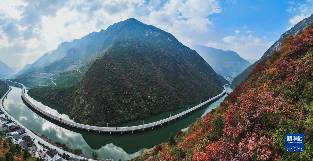 湖北省宜昌の美しき「水上高速道路」
