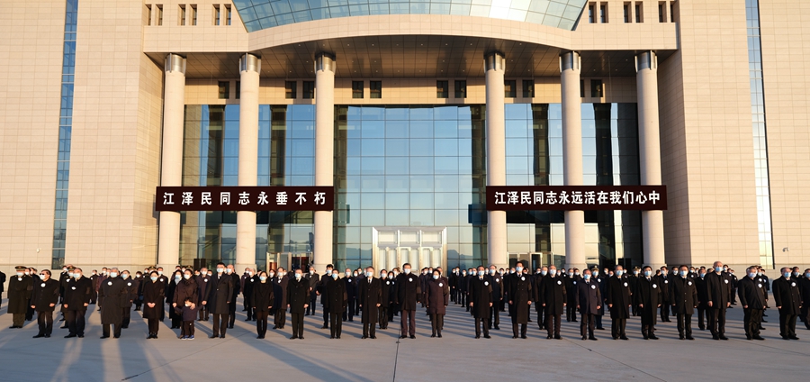 江沢民元国家主席の遺体が特別機で北京へ　習近平総書記ら党・国家指導者が空港で出迎え