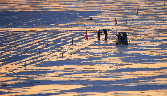 今年も松花江で氷の切り出し作業始まる　黒竜江省哈爾浜