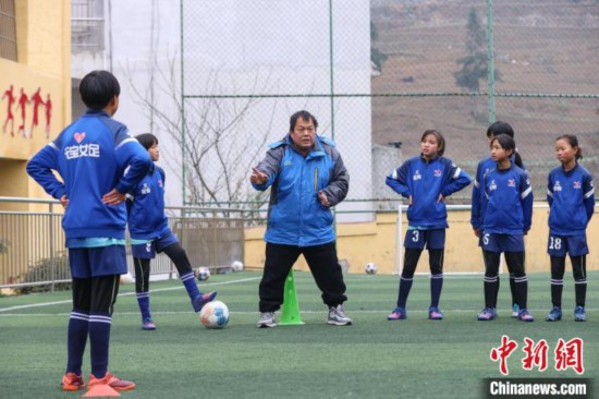 貴州省畢節市の山奥の小学校にある女子サッカーチーム