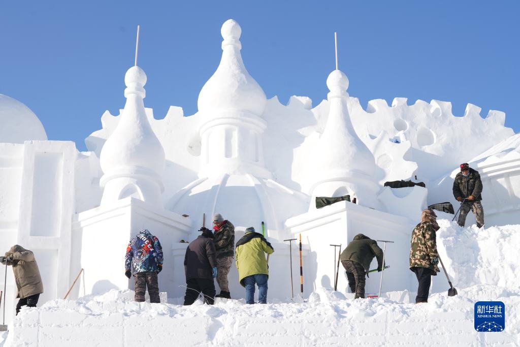 大型雪像の制作が順調に進む太陽島雪像博　黒竜江省哈爾浜