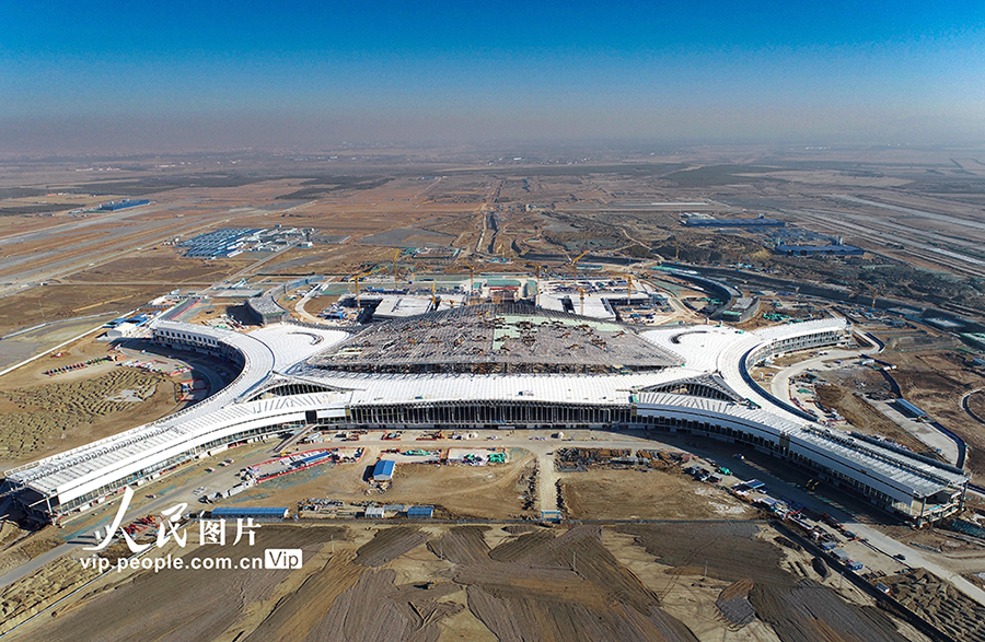 呼和浩特新空港ターミナルビルの輪郭現る　内蒙古