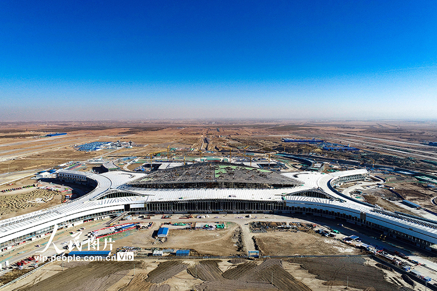 呼和浩特新空港ターミナルビルの輪郭現る　内蒙古