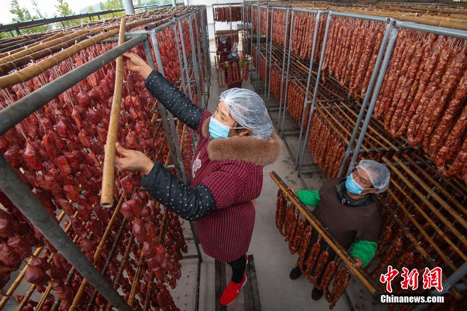 干し肉の香り漂う山間の村　重慶市万州区