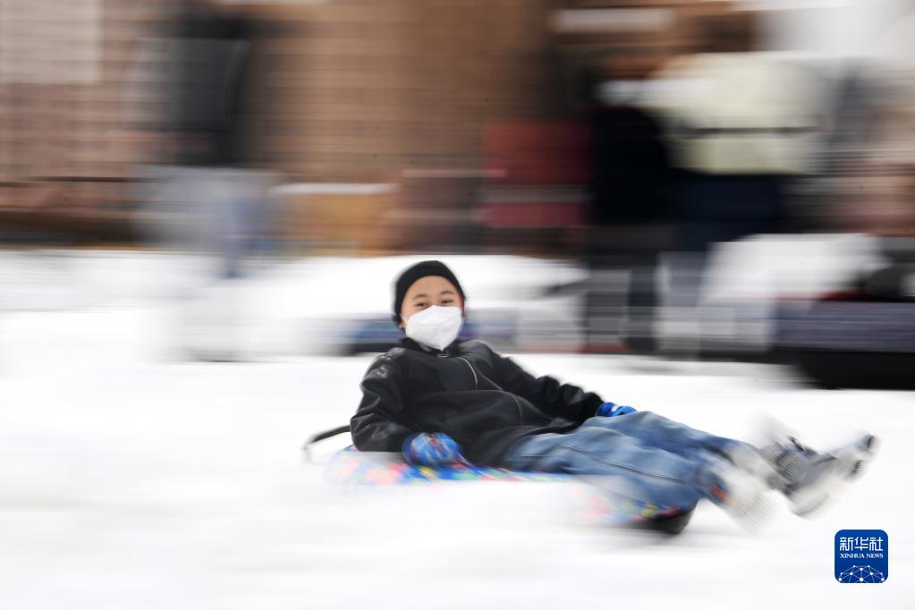 氷雪カーニバルで冬を満喫！　甘粛省