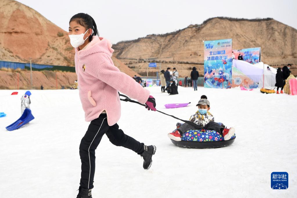 氷雪カーニバルで冬を満喫！　甘粛省