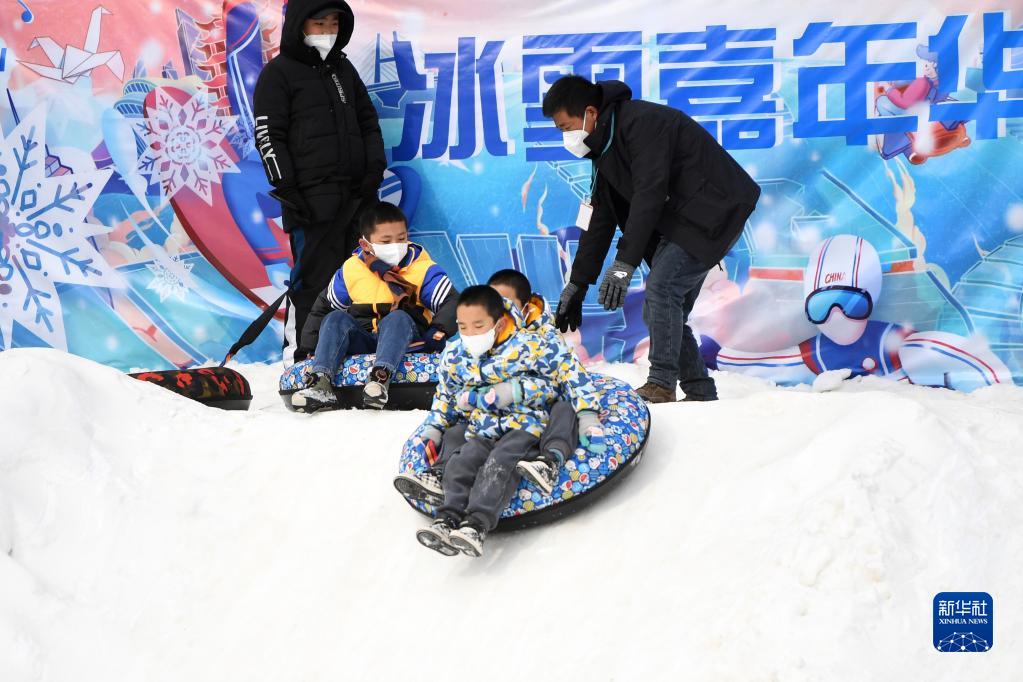 氷雪カーニバルで冬を満喫！　甘粛省