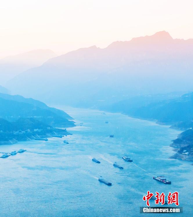 長江三峡の水運、秩序よく頻繁に往来　湖北省