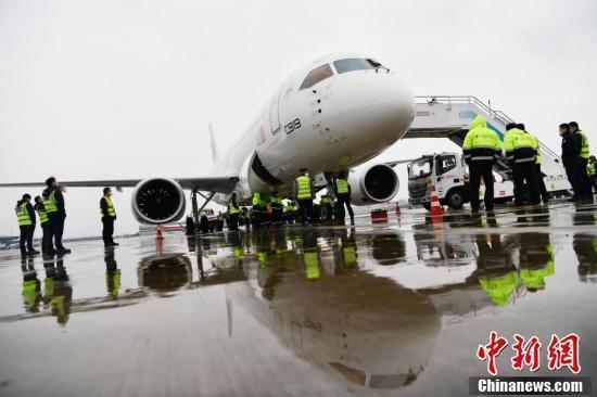 中国の国産大型旅客機「C919」が成都天府国際空港に到着