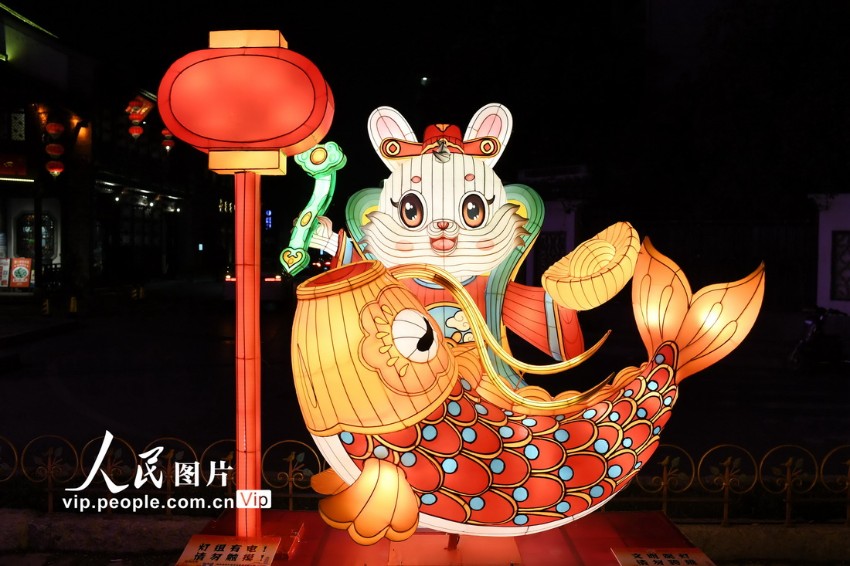 色とりどりの飾り提灯が新年を迎える　江蘇・南京
