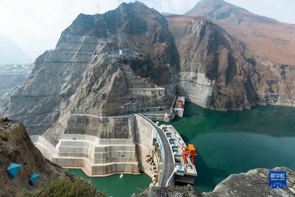 四川省会東県と雲南省禄勧県を跨ぎ、その発電設備容量は1020万kWに上る烏東徳水力発電所（1月3日撮影）。 