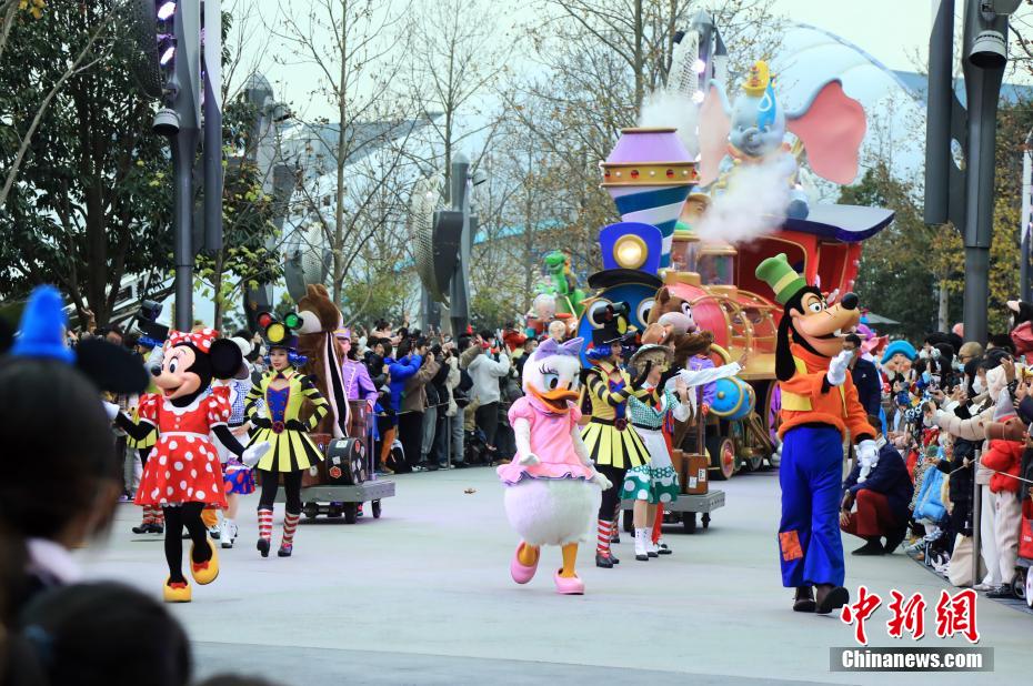 人気を集める上海ディズニーの「ウィンター・マジック・パレード」