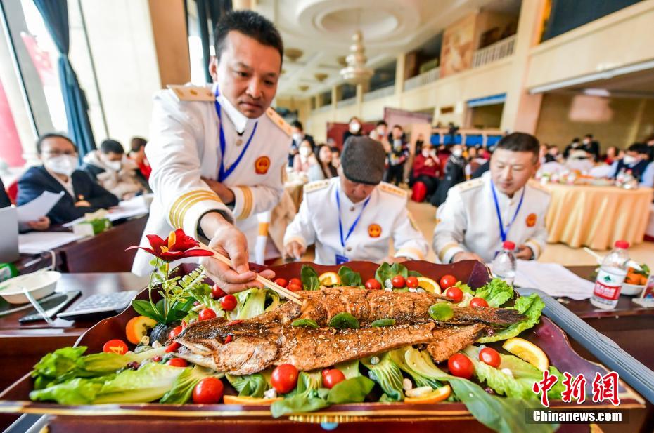 主役は地元の天然魚！「烏倫古湖の冷水性魚料理コンテスト」　新疆