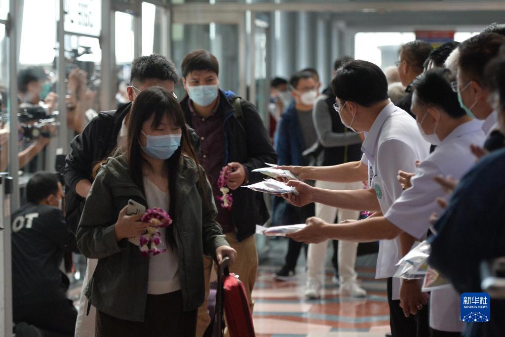 空港で中国人旅客歓迎セレモニー　タイ