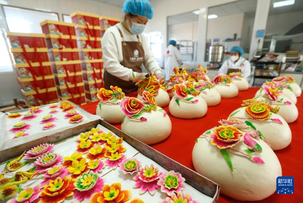 色鮮やかな飾り蒸しパン「花饃」で迎える春節　山東省
