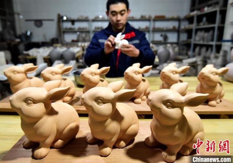 「中国磁州窯の里」で干支テーマの陶磁器を生産　河北省峰峰鉱区