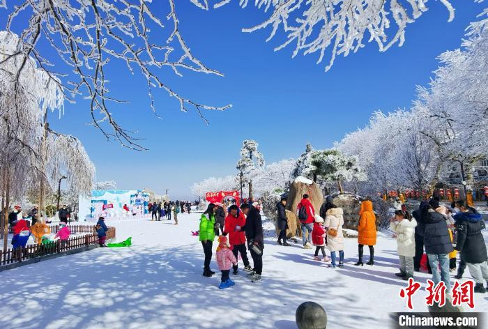 2023年の初雪が観測された江西省廬山　観光客を魅了