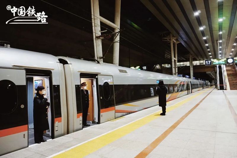 春節控えた中国で帰省客のピークに備え「夜行高速列車」を増発