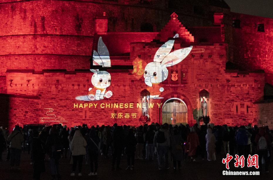 中国の春節を祝い　世界のランドマークが「チャイニーズレッド」に