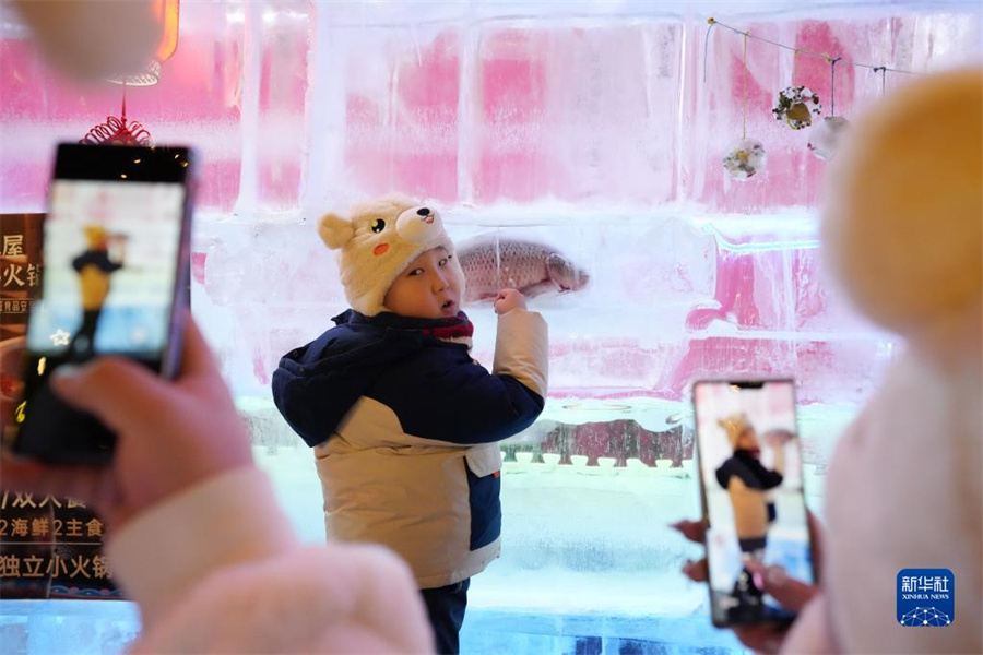 観光客の人気集める氷の建物「氷屋」　黒竜江省哈爾浜
