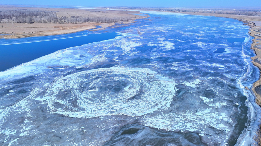 黄河の平羅区間に「ブルーアイス」が発生　寧夏